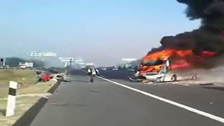 国产车自燃车祸事件视频,揭秘事故真相与安全警示  第2张